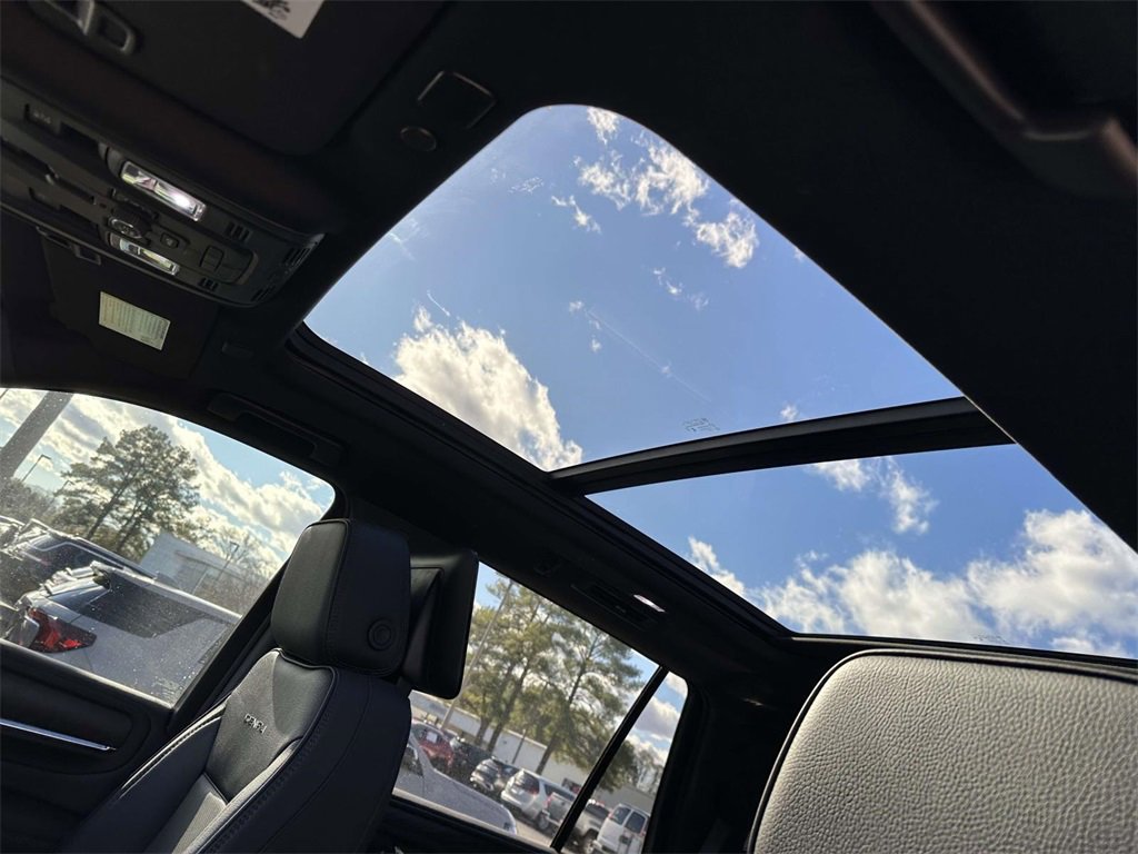 Used 2024 GMC Yukon Denali w/ Denali Reserve Package image 19