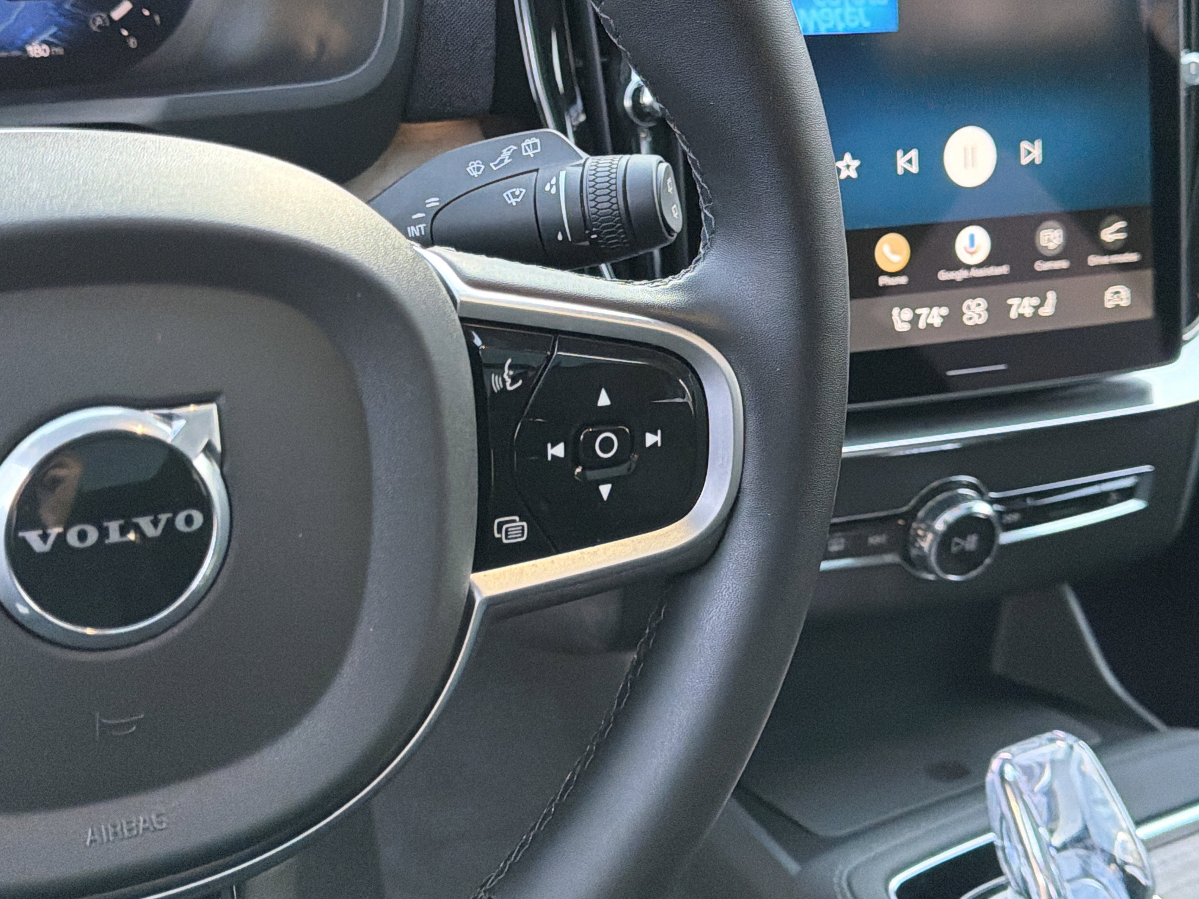 Certified 2025 Volvo XC90 B6 Plus image 20