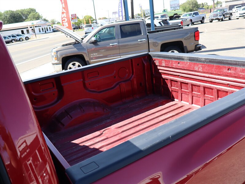 Used 2017 Nissan Titan SV AWD/4WD image 20
