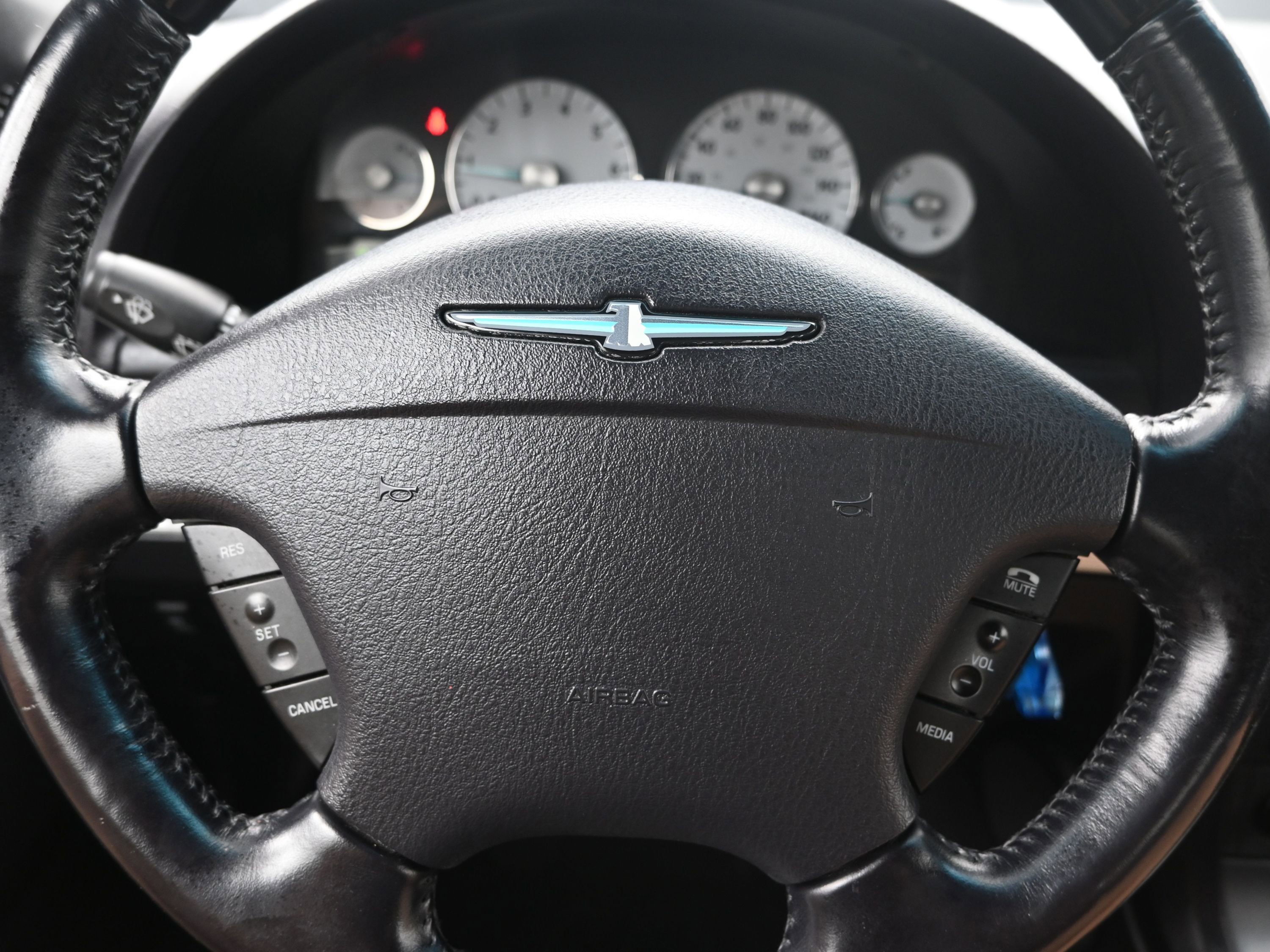 Used 2004 Ford Thunderbird Base image 13
