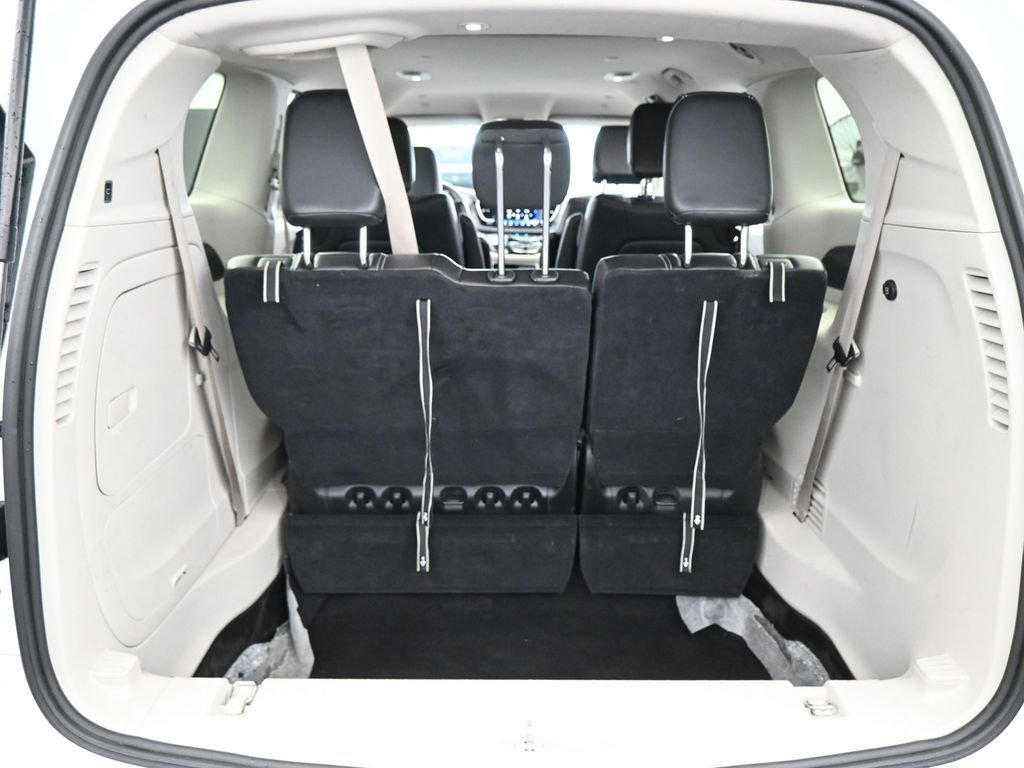 Used 2024 Chrysler Pacifica Select image 32