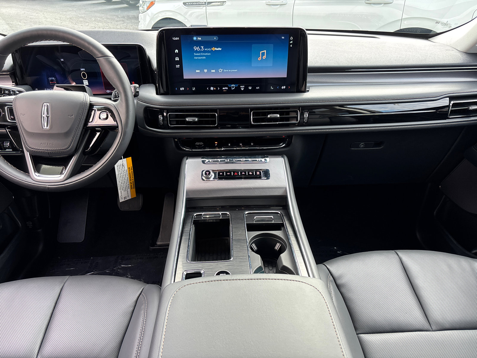 New 2026 Lincoln Aviator AWD image 30