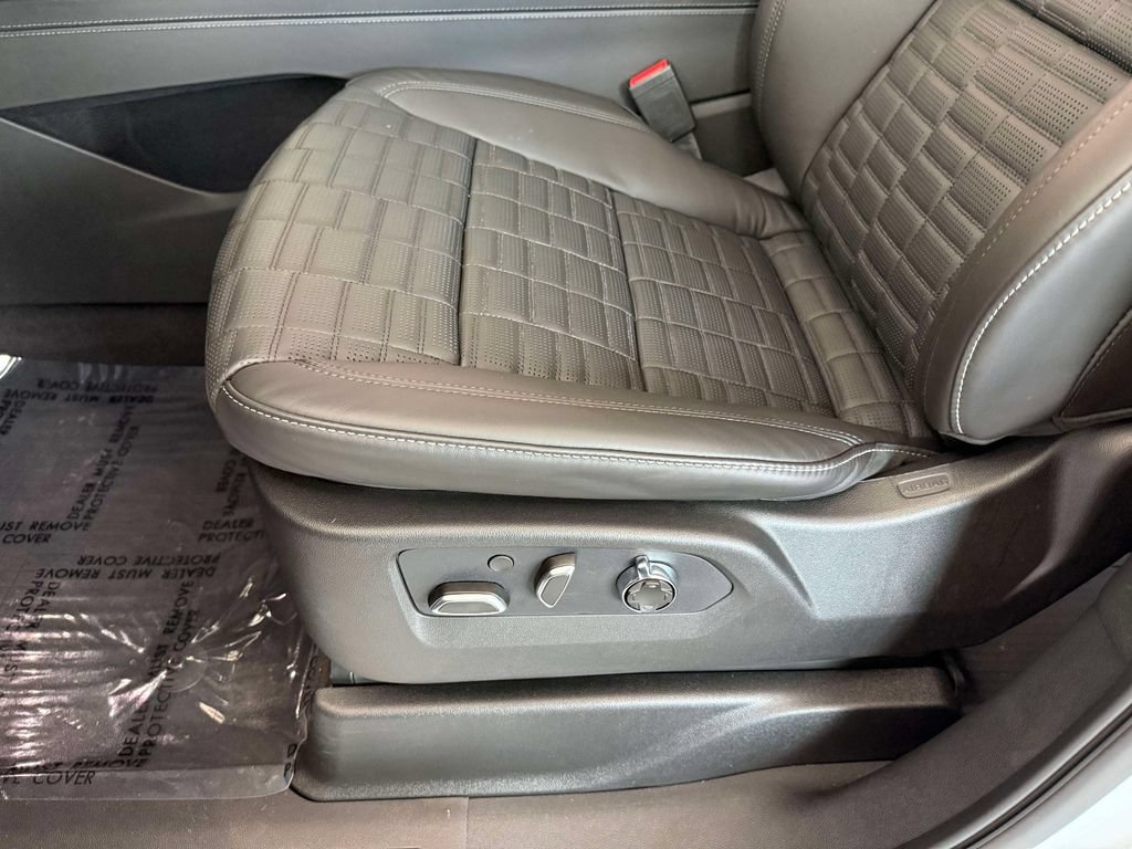 Used 2026 Cadillac Escalade ESV Platinum Luxury w/ LPO, Floor Liner Package AWD/4WD image 3