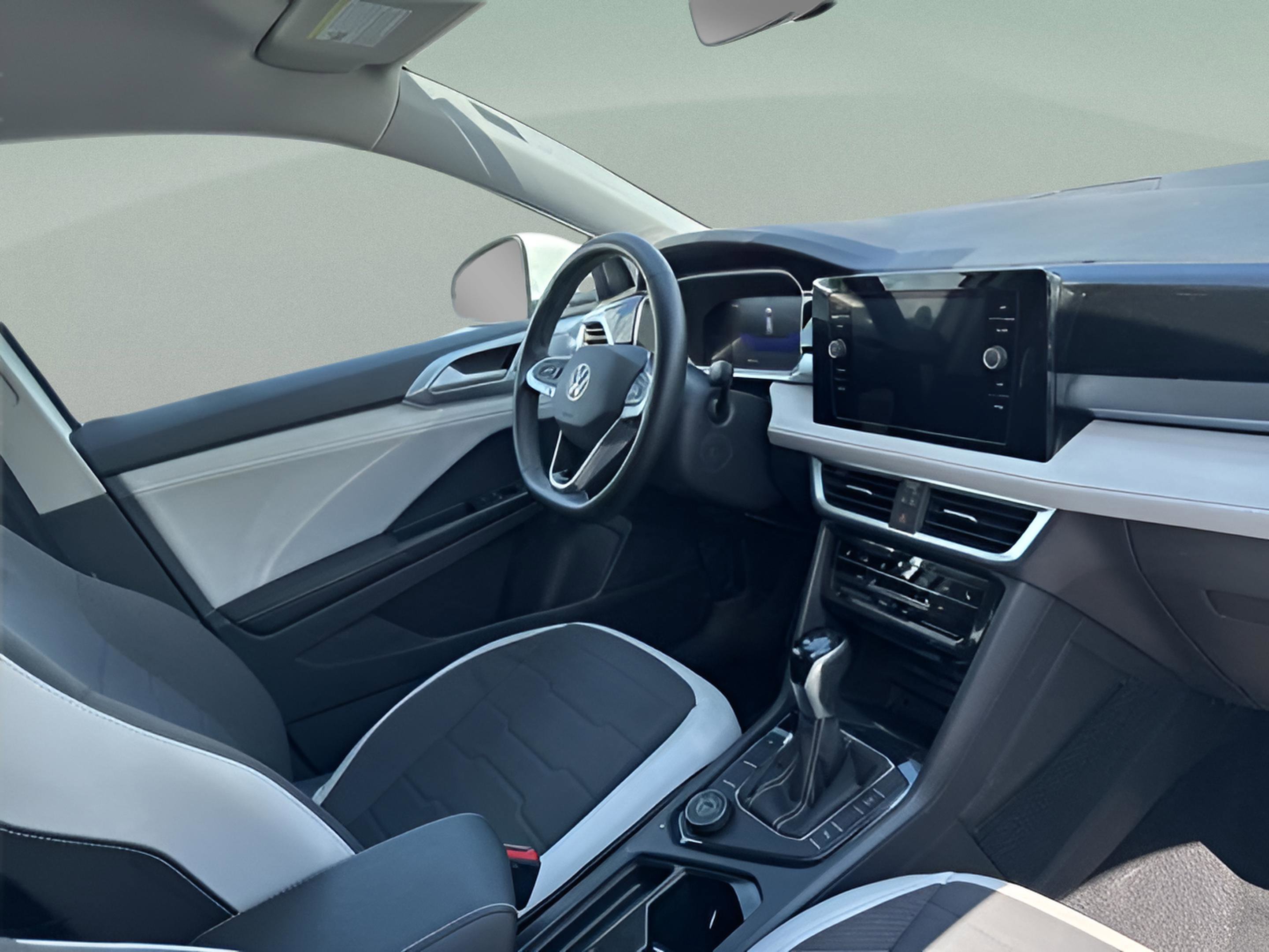 Used 2025 Volkswagen Taos SE AWD/4WD image 14