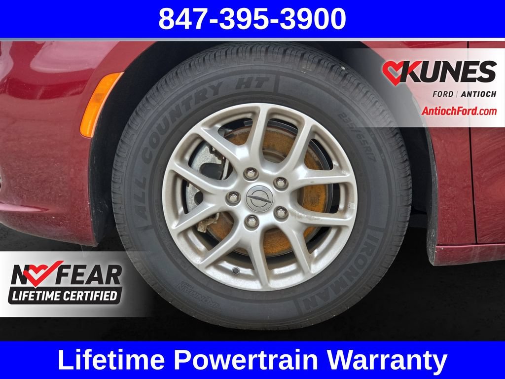 Used 2023 Chrysler Pacifica Touring-L FWD image 11