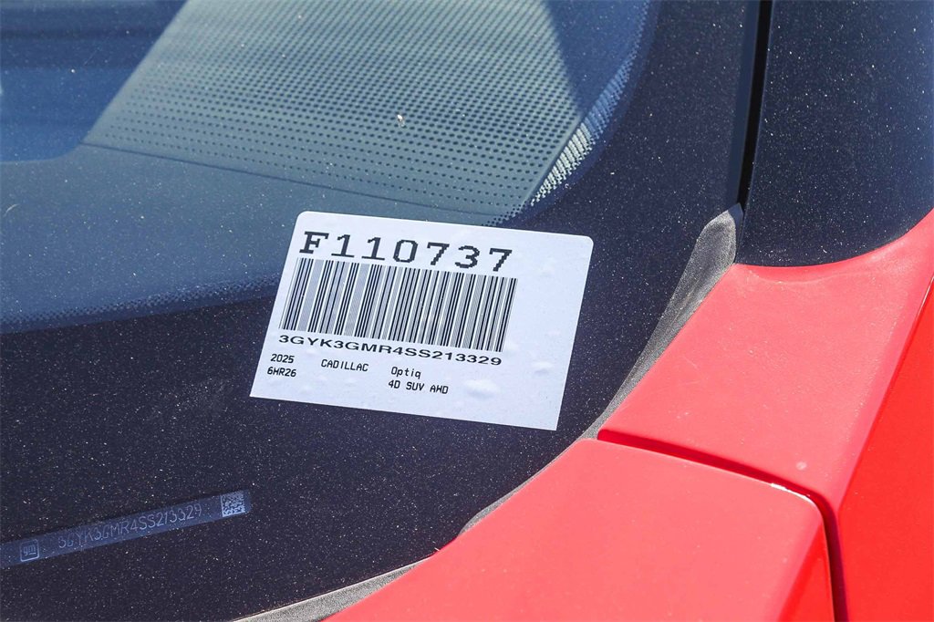 Used 2025 Cadillac Optiq Sport 2 w/ LPO, Floor Liner Package image 34