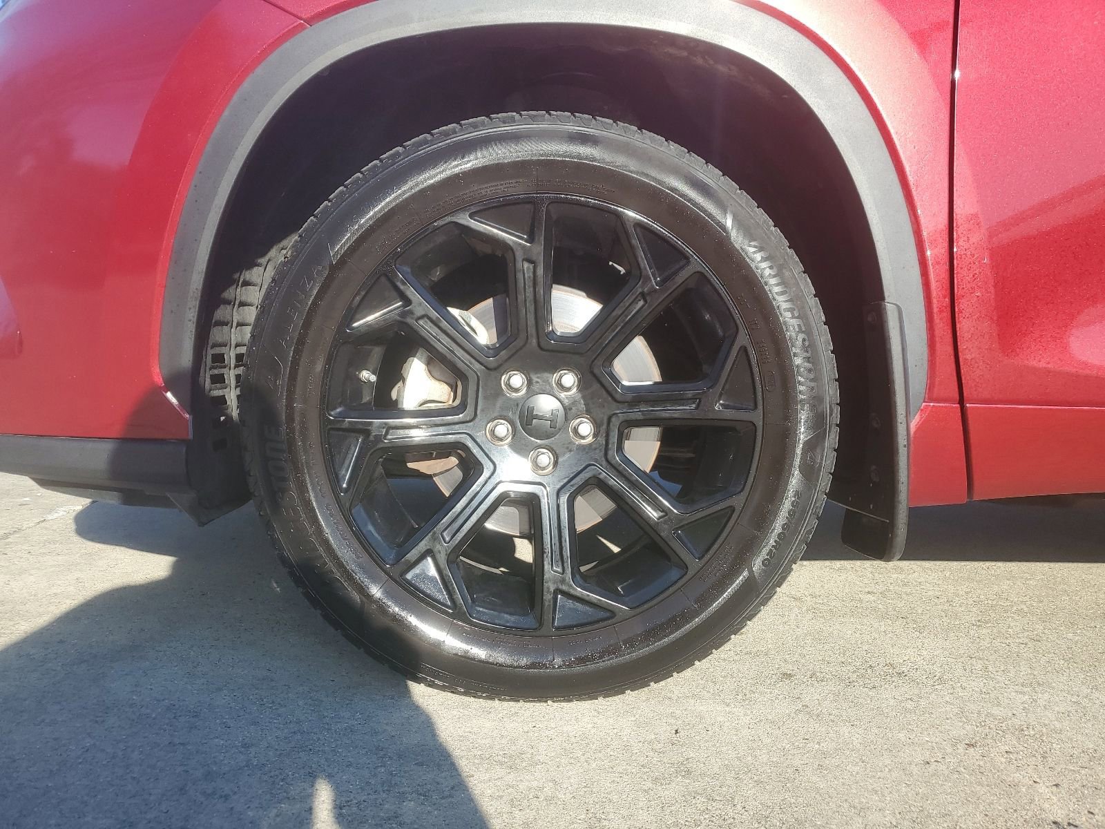 Used 2023 Toyota Highlander LE FWD image 7