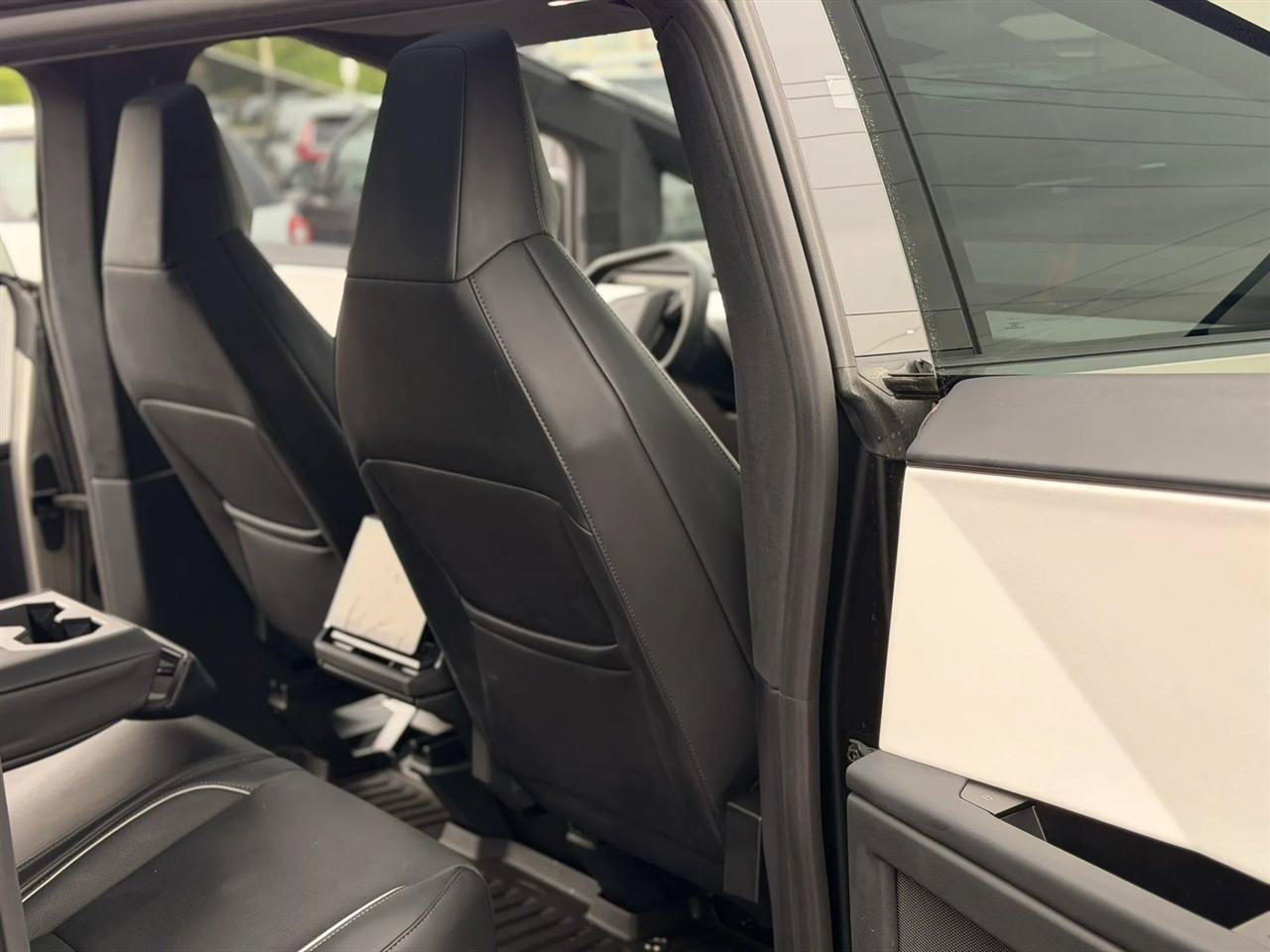 Used 2024 Tesla Cybertruck AWD Crew Cab image 35