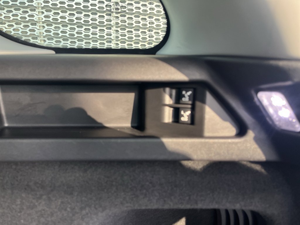 Used 2016 Land Rover Discovery Sport HSE image 11