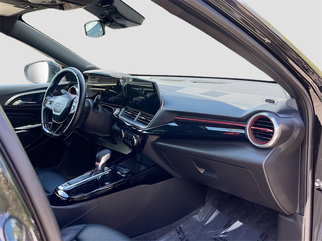 Used 2025 Chevrolet Trax RS w/ Driver Confidence Package image 27