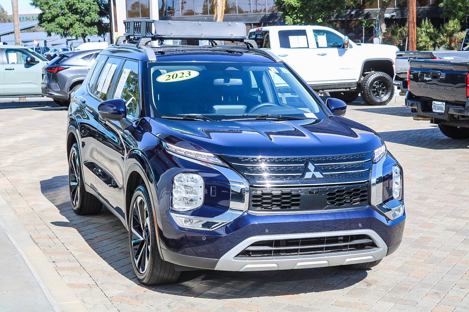 Used 2023 Mitsubishi Outlander SE AWD/4WD image 3