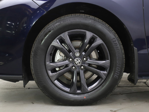 Used 2025 Toyota Sienna XSE image 32