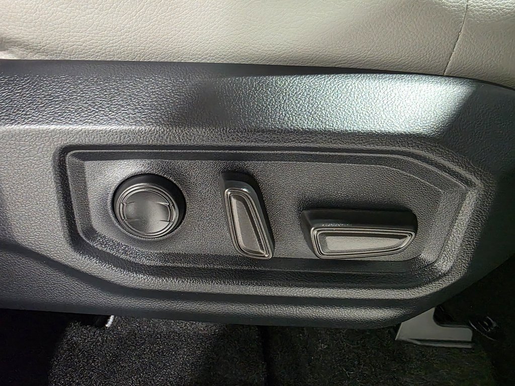 Used 2025 Toyota Tundra Limited image 25