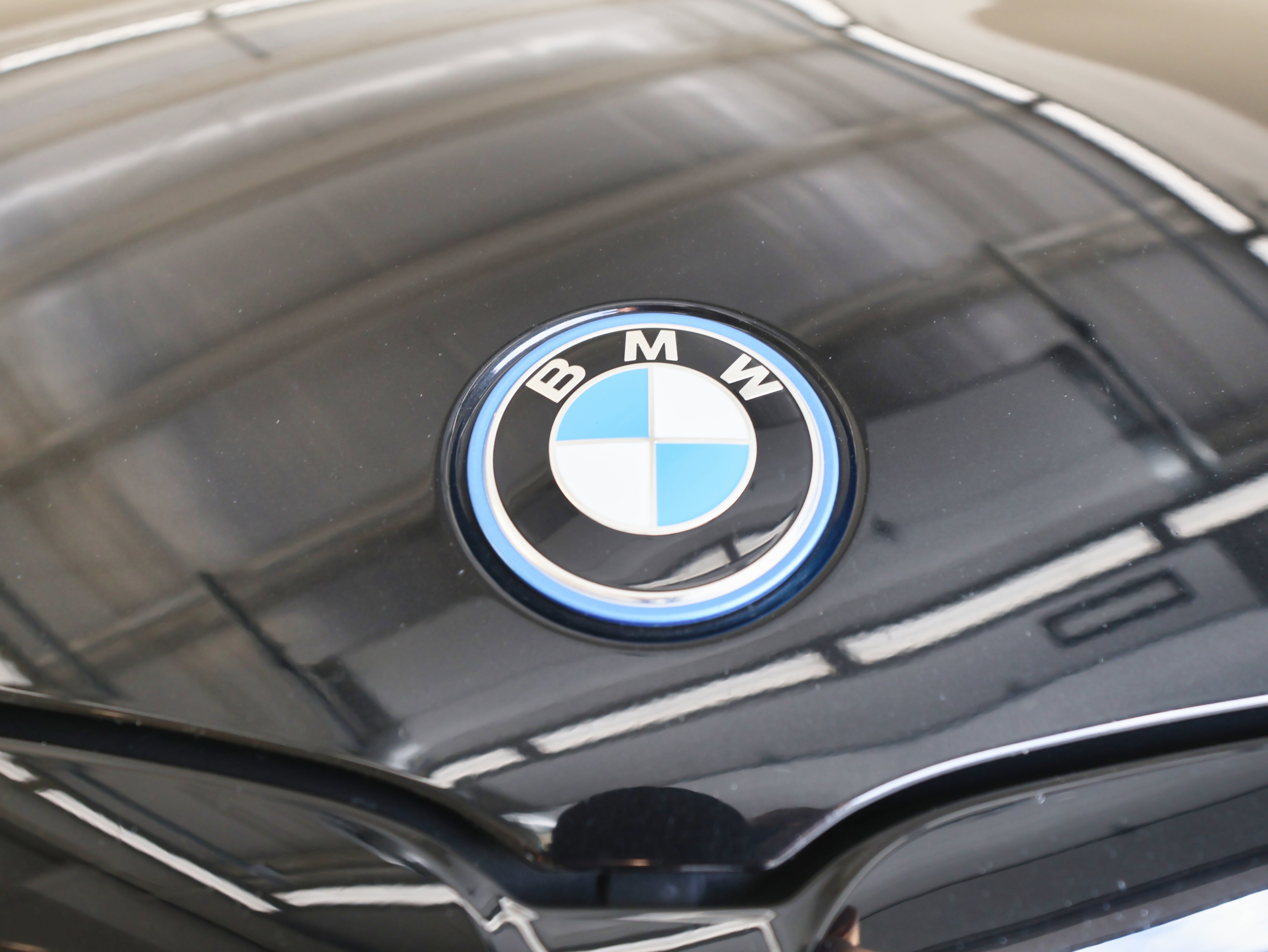 Used 2022 BMW 330e xDrive w/ M Sport Package image 39