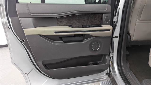 Used 2019 Ford Expedition Max Limited RWD image 15