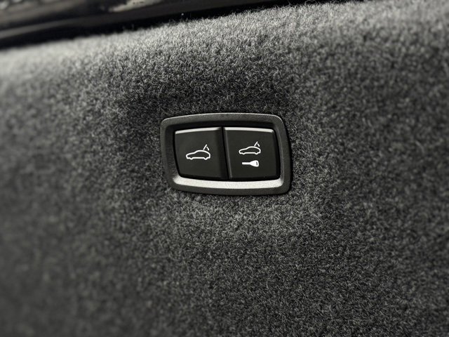 Used 2024 Porsche Taycan GTS image 33