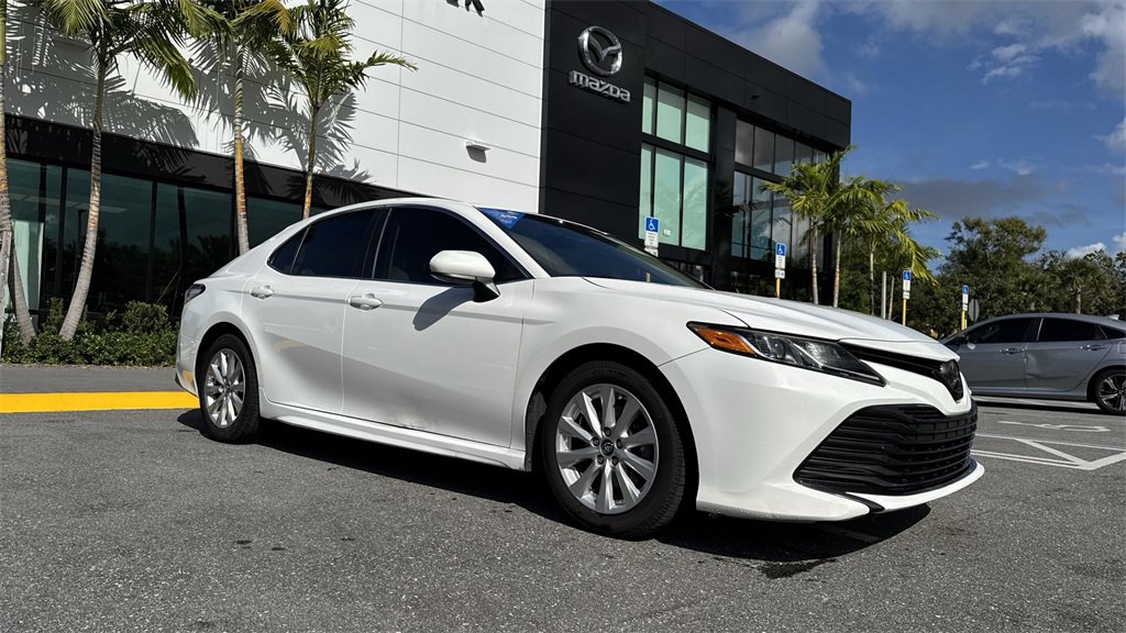 Used 2018 Toyota Camry LE image 23