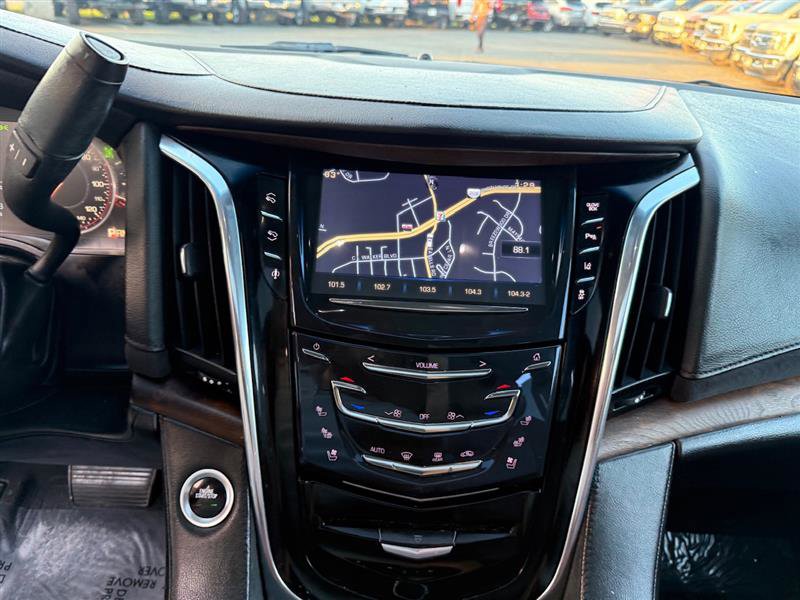 Used 2015 Cadillac Escalade ESV Luxury image 40