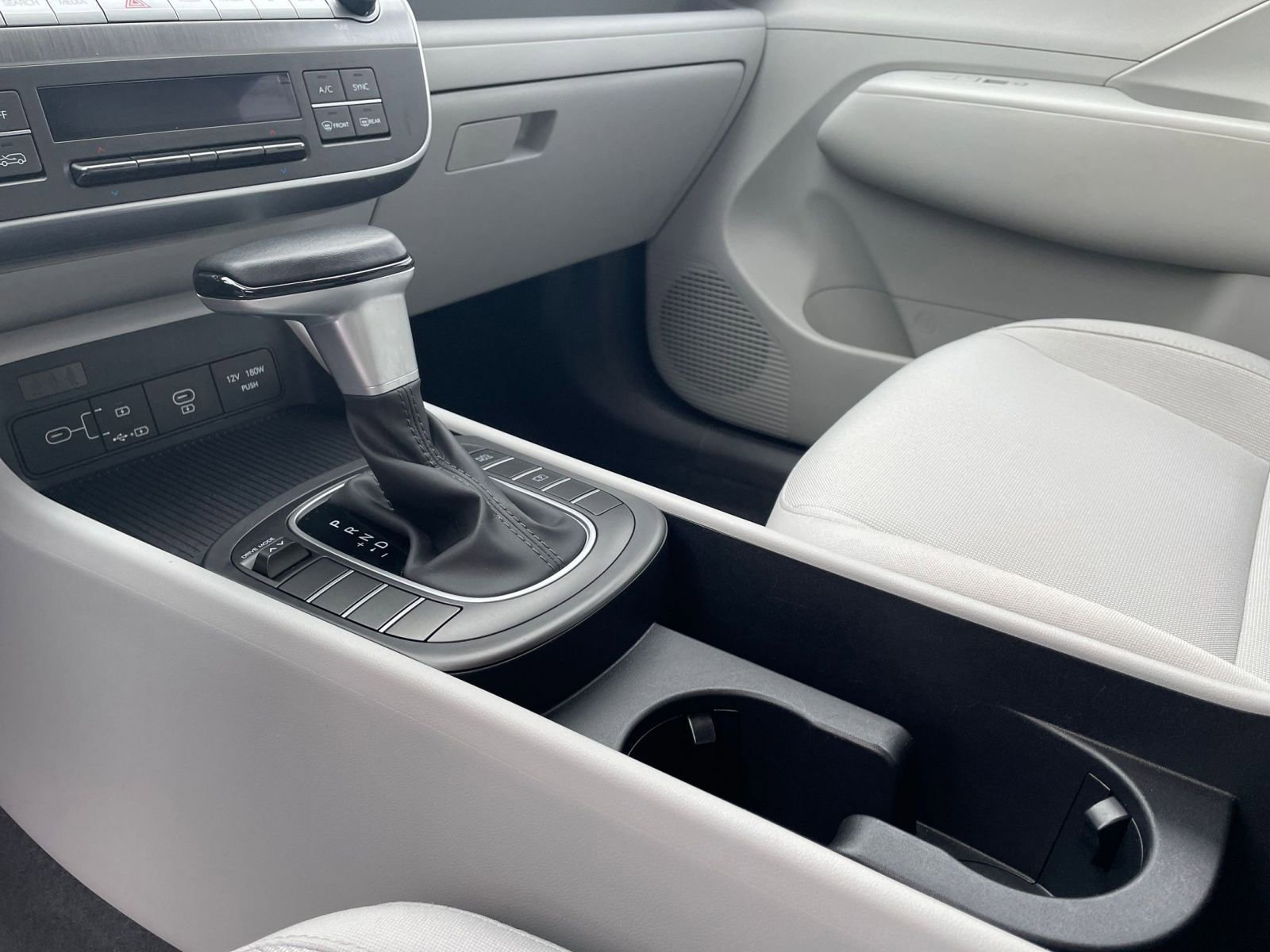 Used 2025 Hyundai Kona SEL image 41