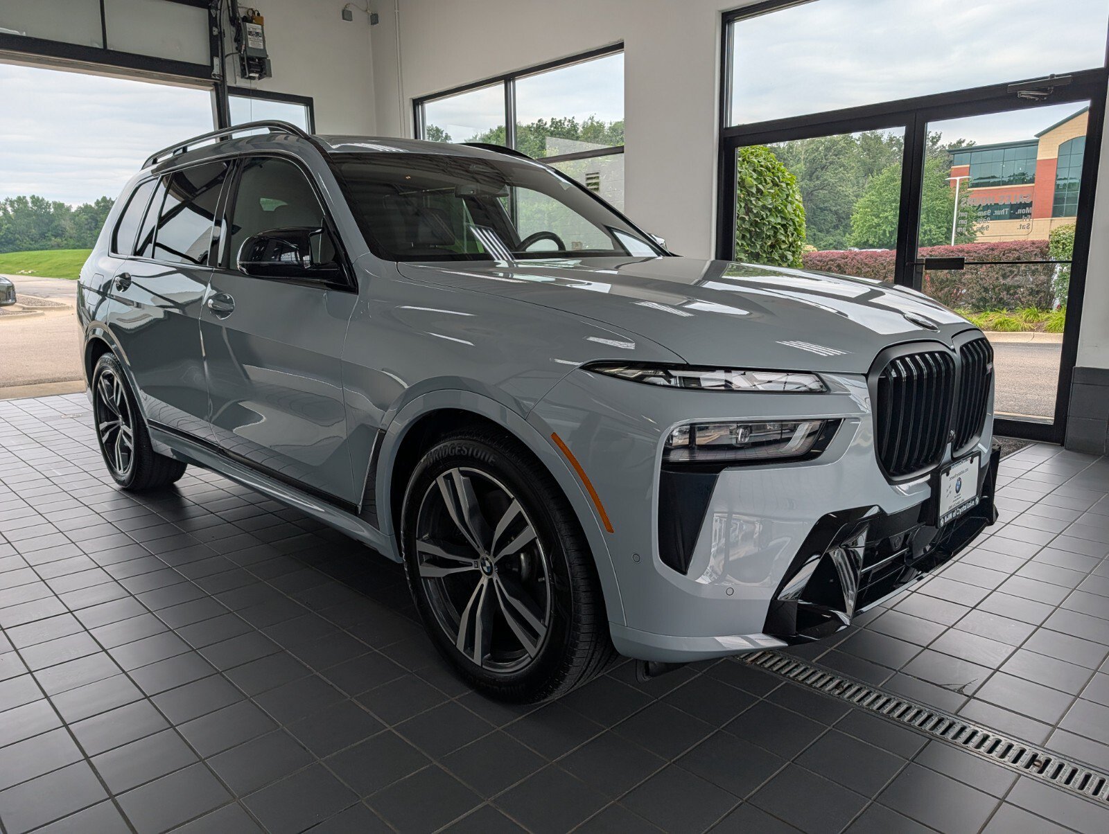 Used 2025 BMW X7 M60i w/ Executive Package AWD/4WD video 1