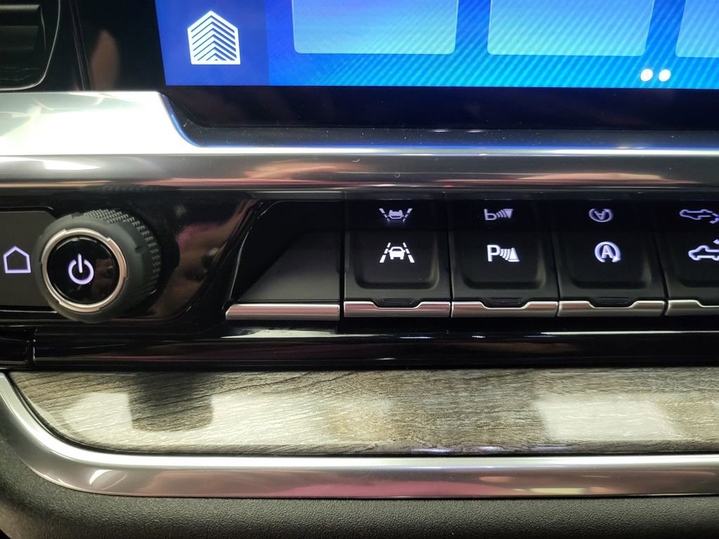 Used 2025 Chevrolet Silverado 1500 LTZ image 14