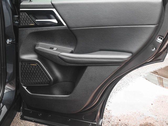 New 2025 Mitsubishi Outlander SE image 13