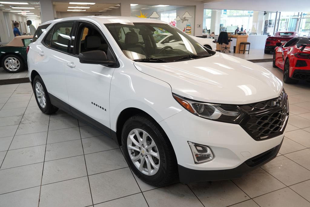 Used 2018 Chevrolet Equinox LS w/ LPO, Blackout Package FWD image 16