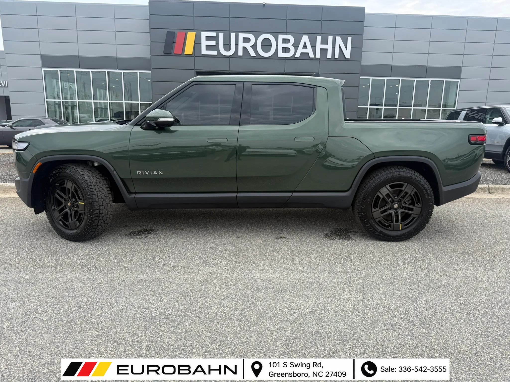 Used 2023 Rivian R1T Adventure Dual AWD/4WD image 2