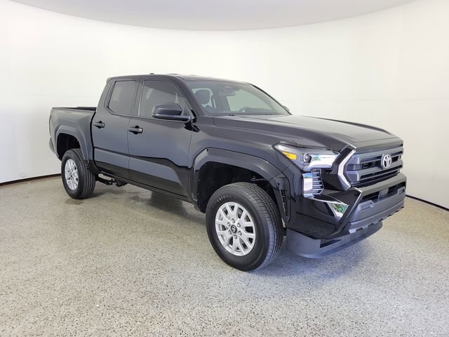 Used 2025 Toyota Tacoma SR AWD/4WD image 4