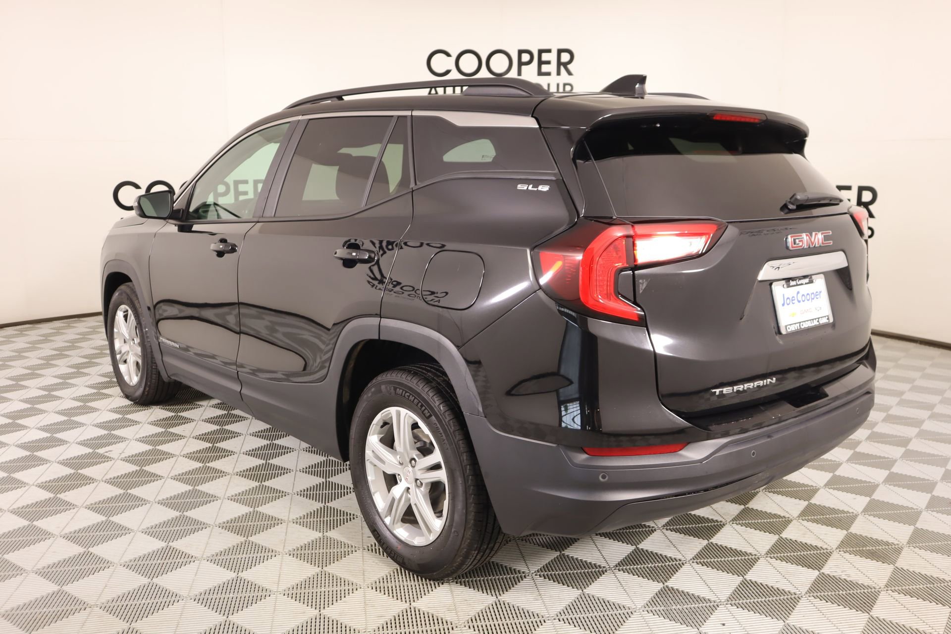 Used 2024 GMC Terrain SLE w/ Driver Convenience Package FWD image 21