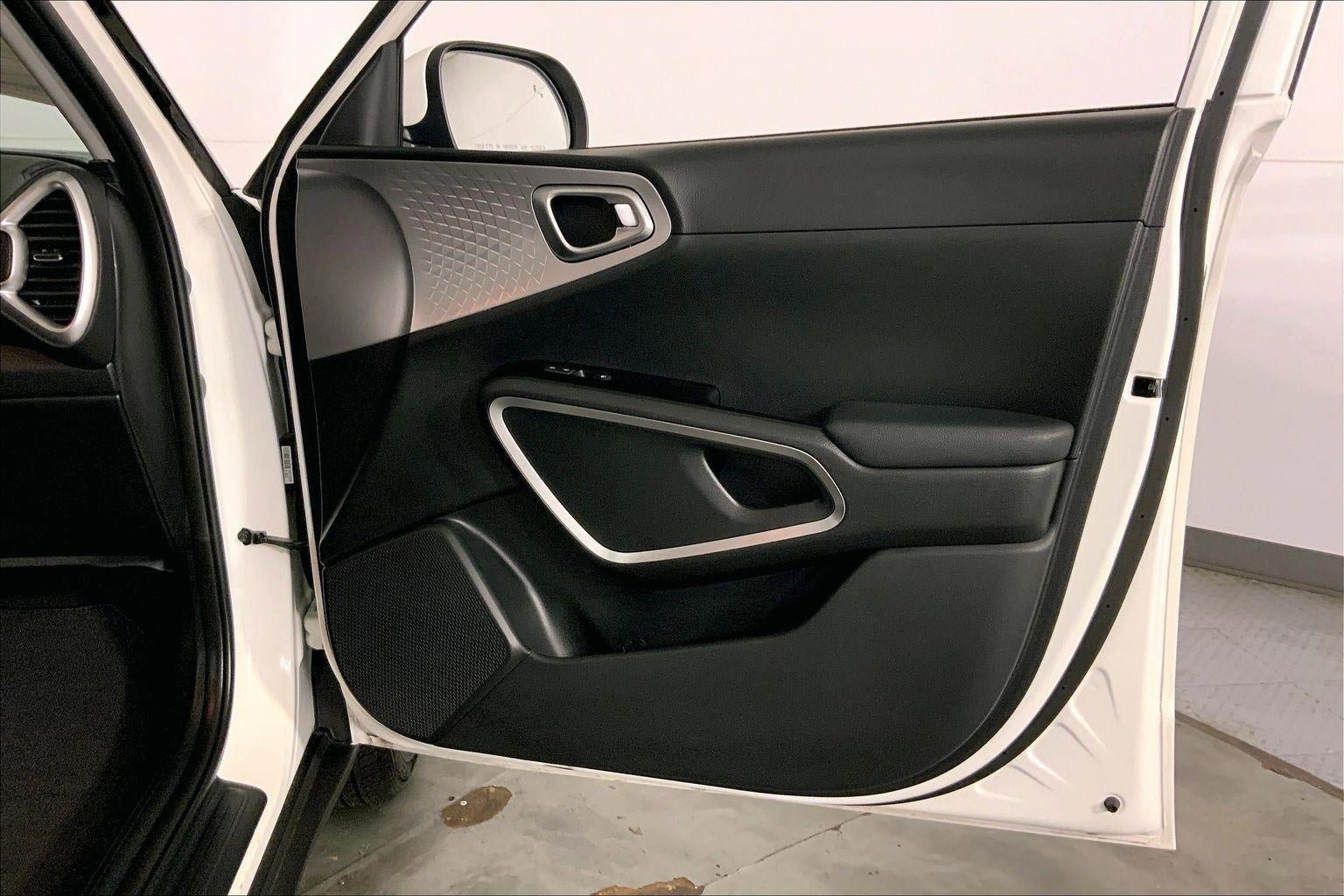 Used 2025 Kia Soul LX FWD image 25