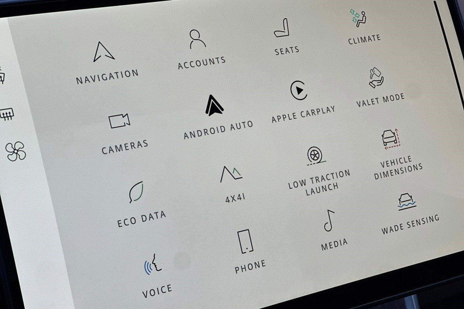 New 2026 Land Rover Range Rover Long Wheelbase SE image 21