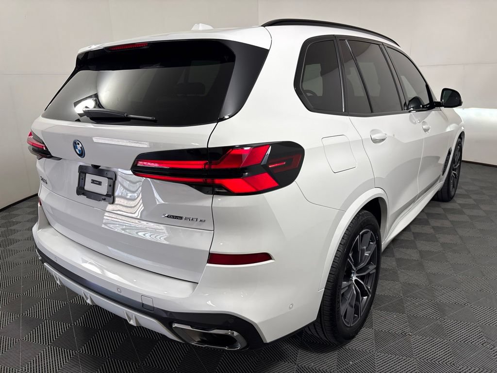 Used 2025 BMW X5 xDrive50e w/ M Sport Package AWD/4WD image 5
