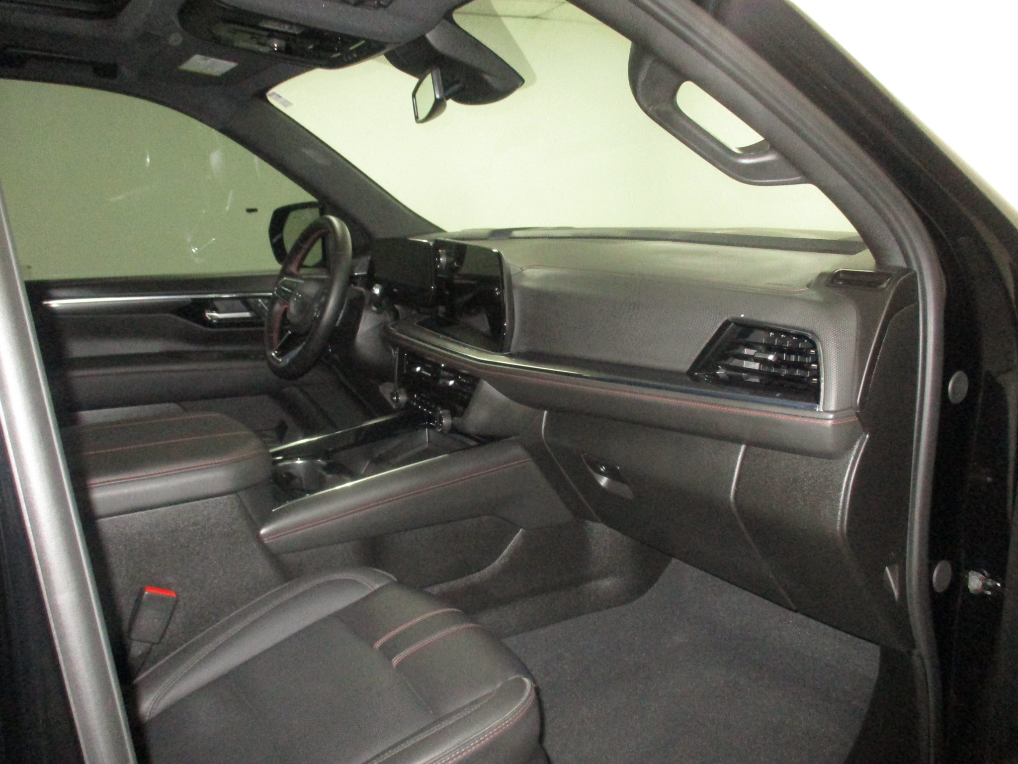 Used 2026 Chevrolet Suburban RST w/ Comfort Package AWD/4WD image 12