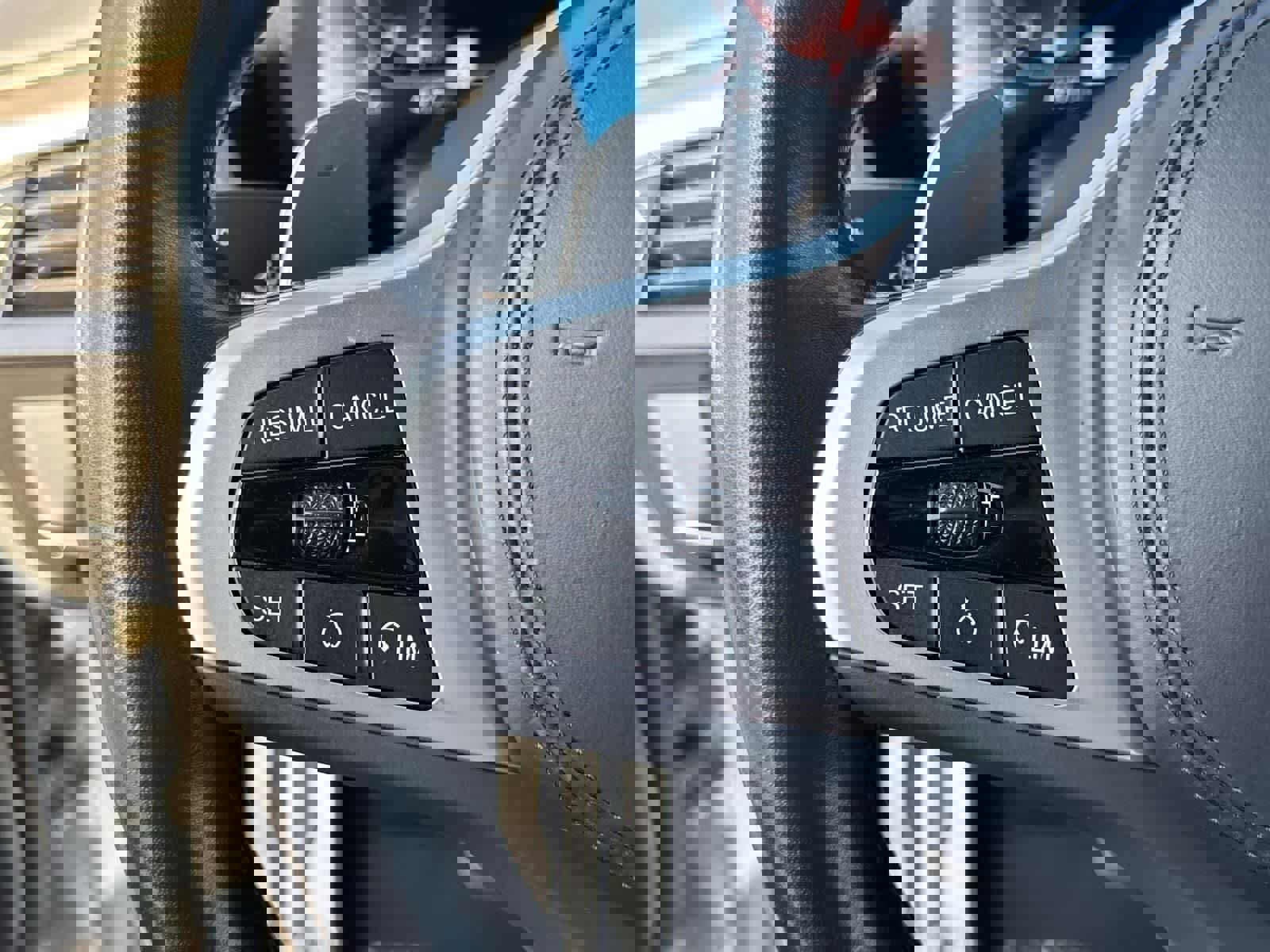 Used 2022 BMW M550i xDrive w/ Dynamic Handling Package image 11