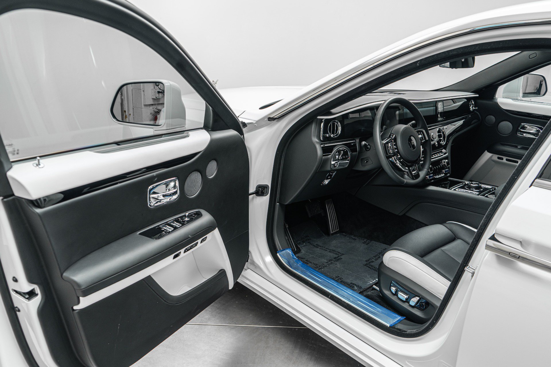 Used 2026 Rolls-Royce Ghost AWD/4WD image 23