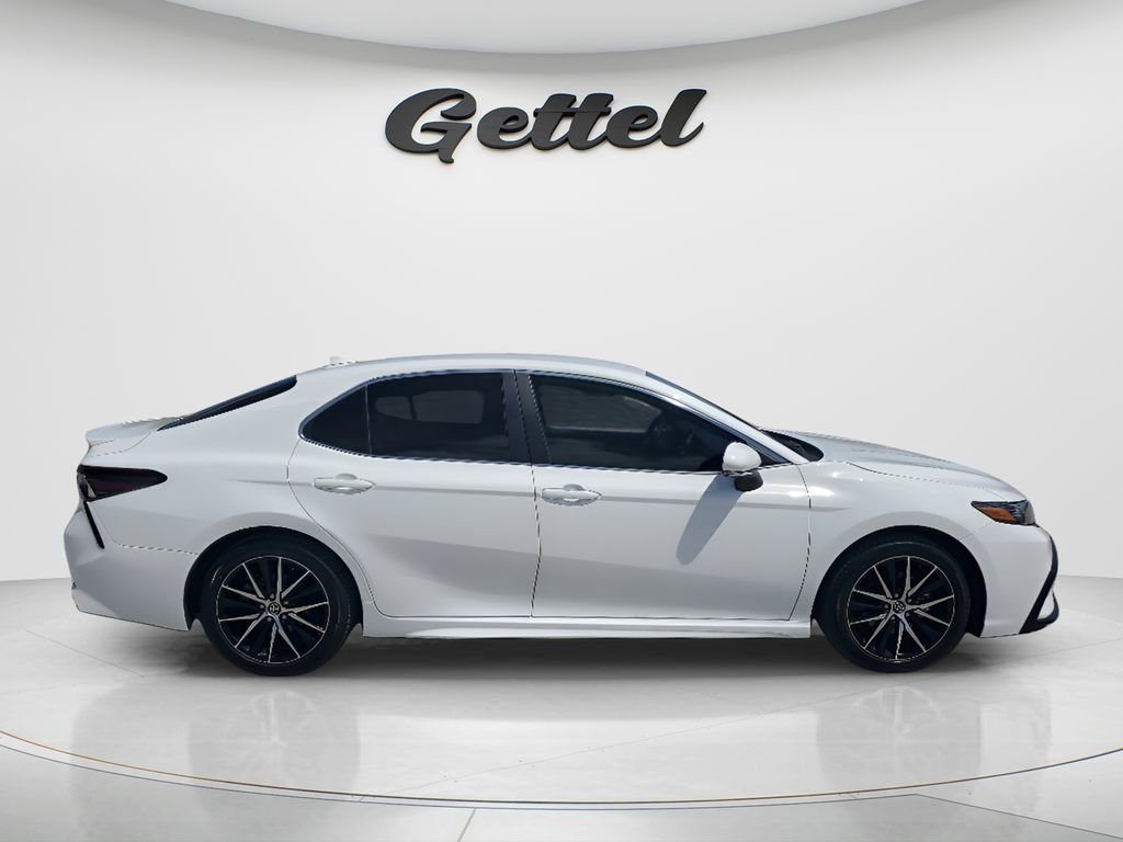 Used 2024 Toyota Camry SE w/ Convenience Package FWD image 3