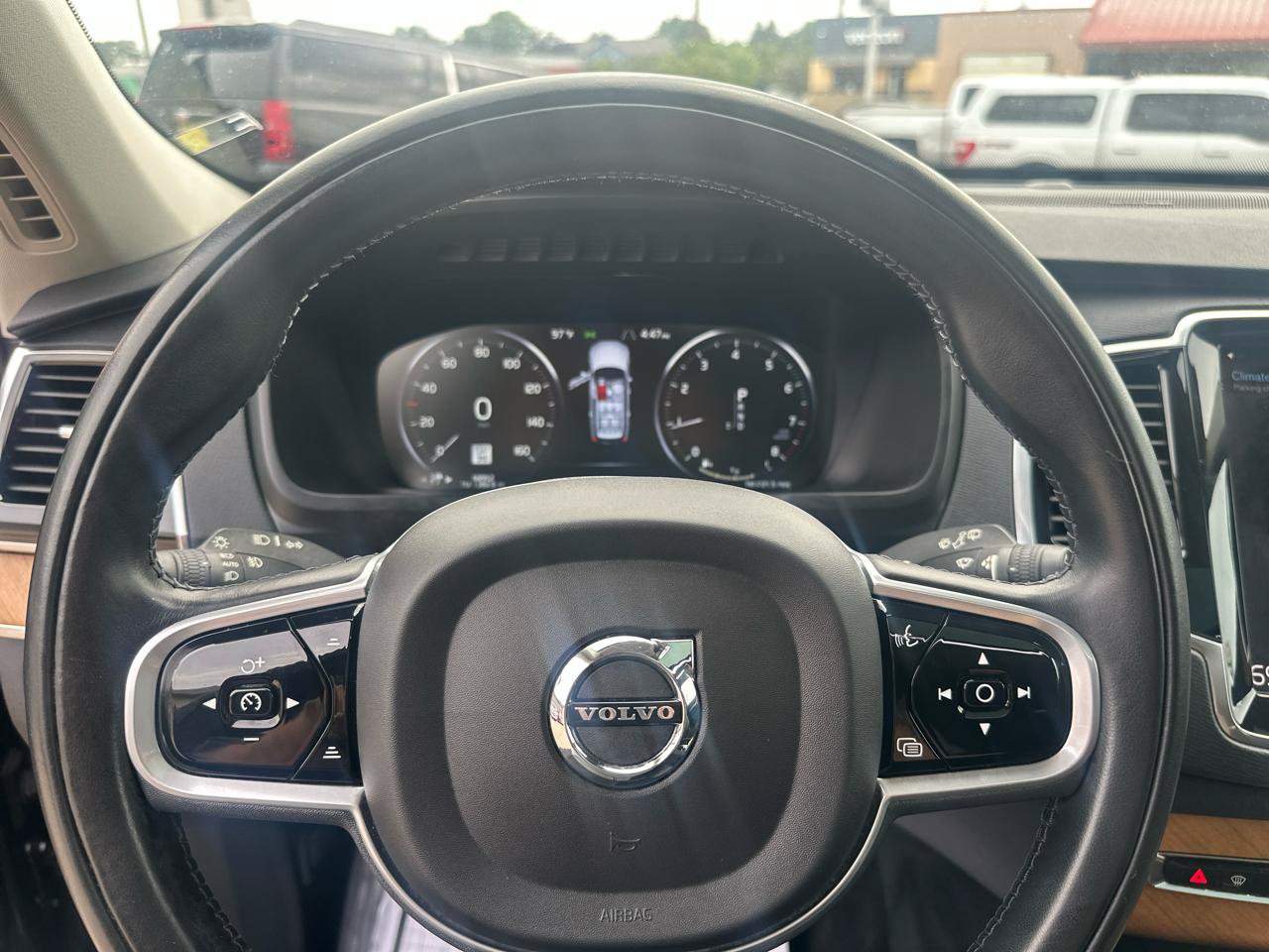 Used 2022 Volvo XC90 T6 Momentum w/ Advanced Package AWD/4WD image 11