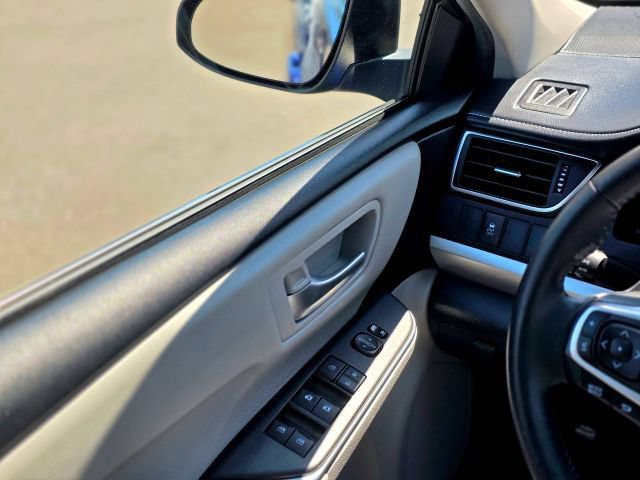 Used 2015 Toyota Camry SE FWD image 20