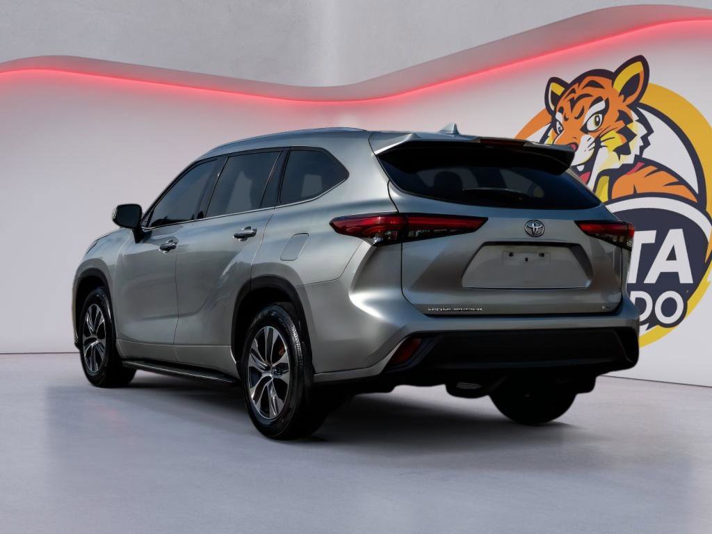 Used 2020 Toyota Highlander XLE FWD image 7