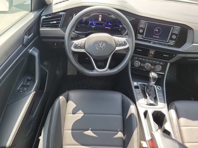 Used 2023 Volkswagen Jetta SE w/ Panoramic Sunroof Package FWD image 9