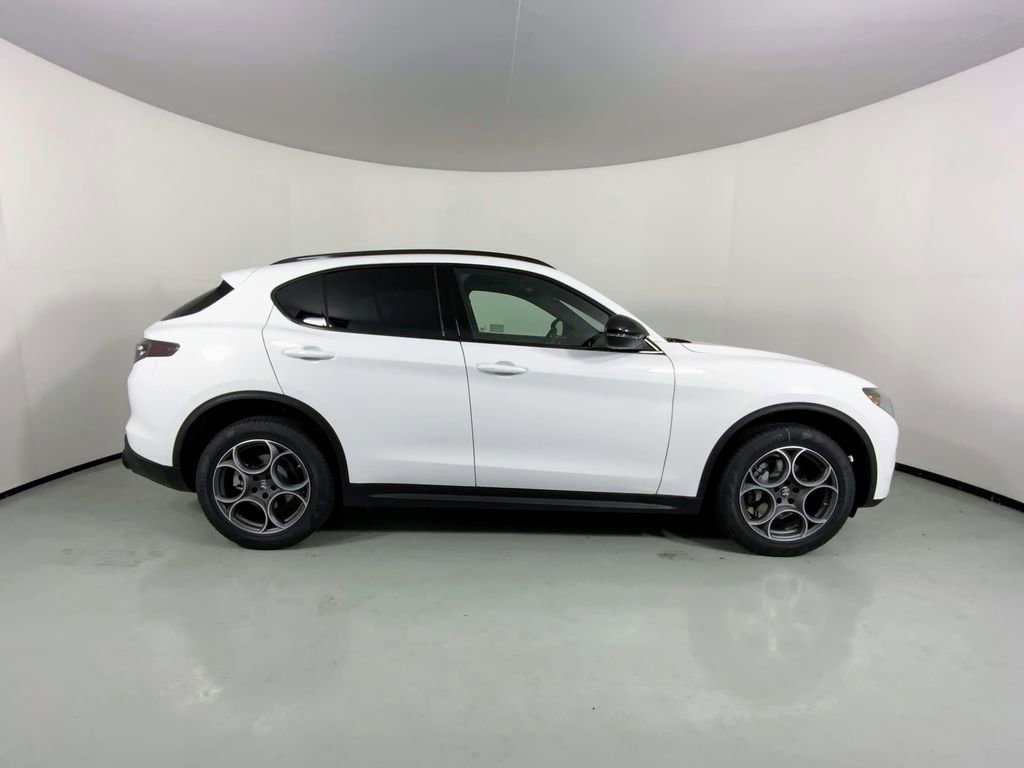 New 2025 Alfa Romeo Stelvio Sprint w/ Convenience Package AWD/4WD image 3