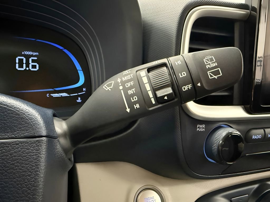 Used 2025 Hyundai Venue Limited FWD image 20