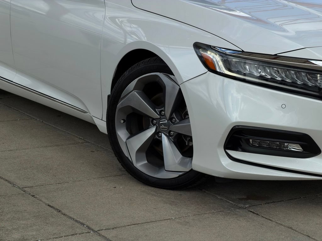 Used 2018 Honda Accord Touring image 10
