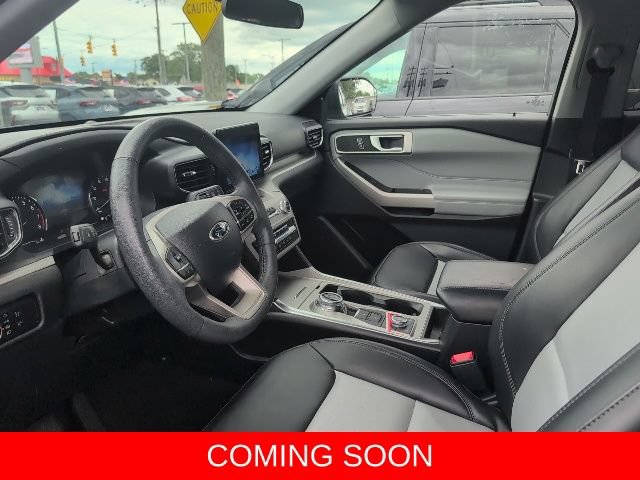 Used 2024 Ford Explorer XLT w/ Equipment Group 202A AWD/4WD image 4