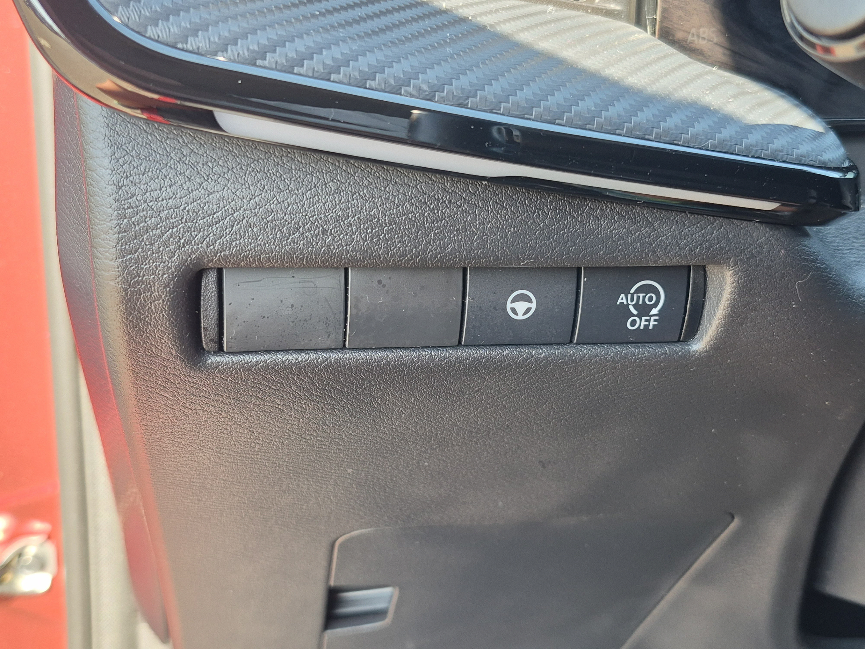 Certified 2025 Nissan Kicks SR FWD image 29