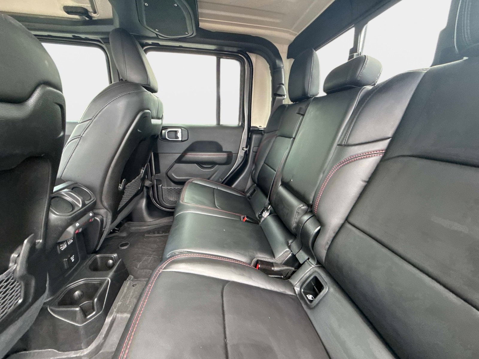Used 2024 Jeep Gladiator Rubicon w/ Technology Group AWD/4WD image 15
