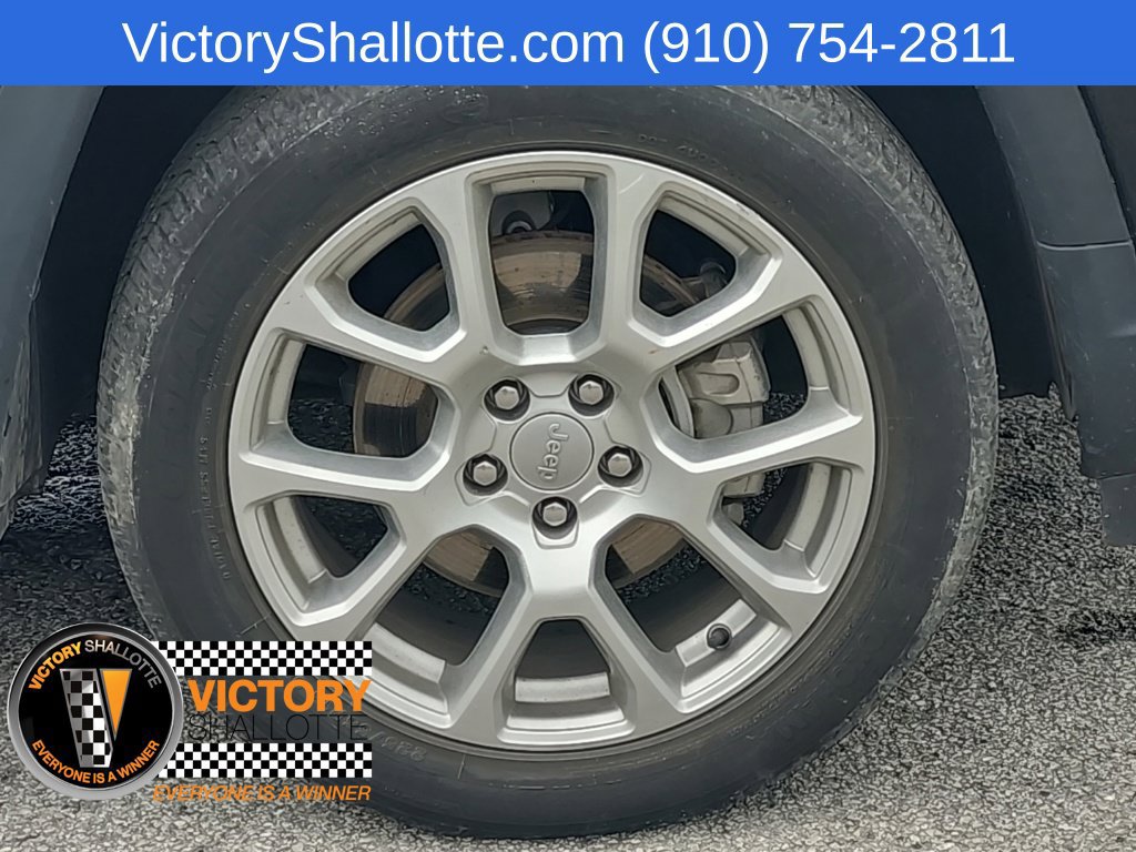 Used 2022 Jeep Compass Latitude w/ Sun and Sound Group AWD/4WD image 29