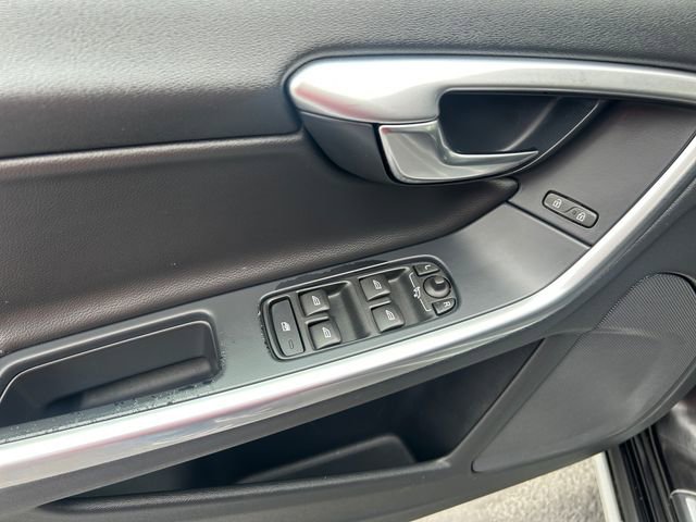 Used 2018 Volvo V60 T5 Cross Country AWD/4WD image 11