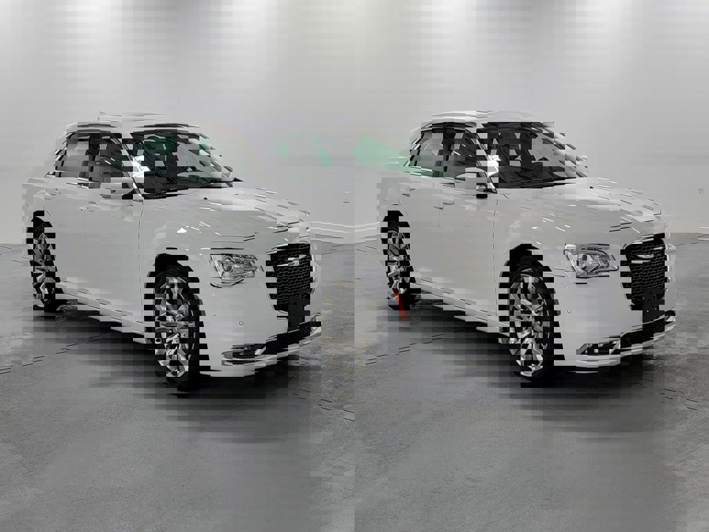 Used 2019 Chrysler 300 Touring L w/ Quick Order Package 22F image 2